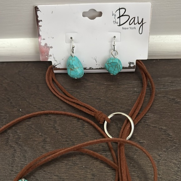 By The Bay NY Tassel Lariat necklace,suede like  cord w/3 faux turquoise stones - Picture 3 of 7